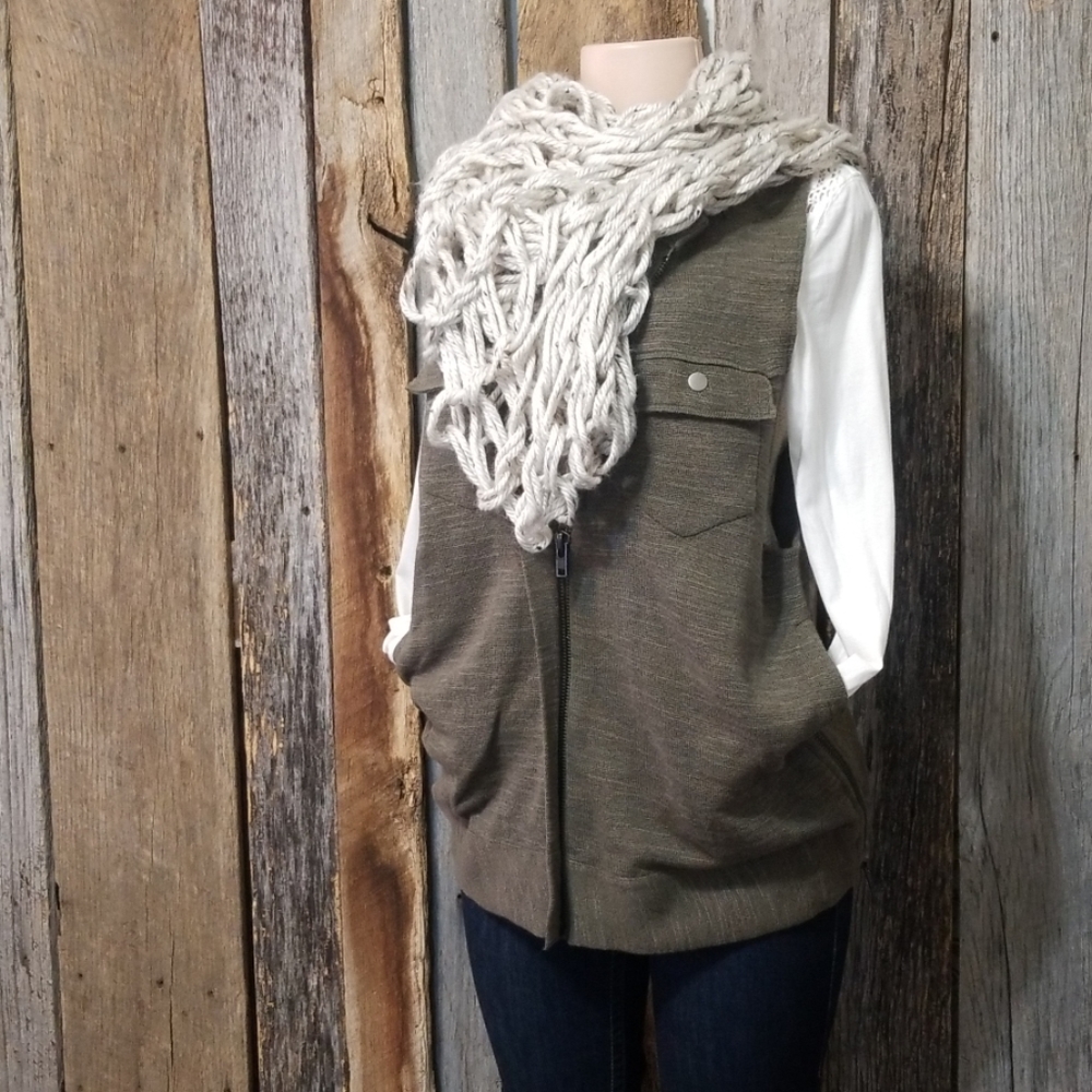 FREE PEOPLE GREEN KNIT ZIP UP VEST TOP! Like new